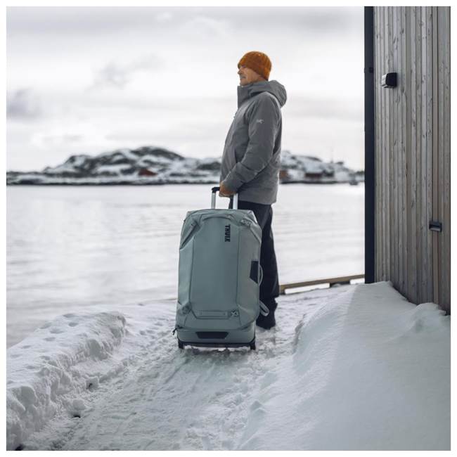 Thule Chasm Wheeled Duffel Suitcase matkalaukku Pond