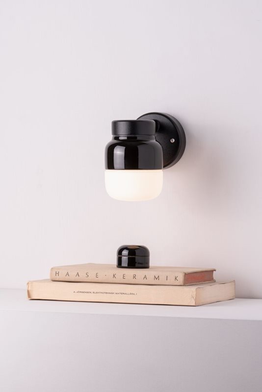 Ifö Electric Ohm Wall Vägglampa LED G9 Svart 100/150 Opalglas IP44