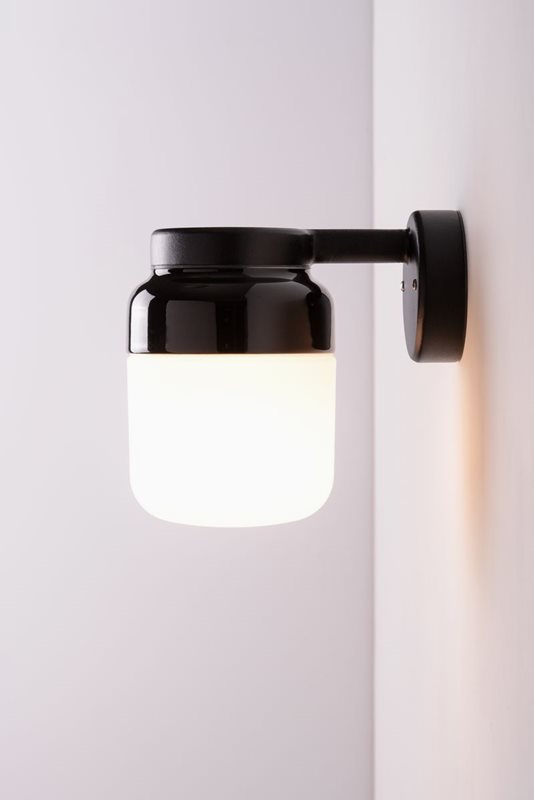 Ifö Electric Ohm Wall Vägglampa LED E27 Svart 140/205 Opalglas IP44