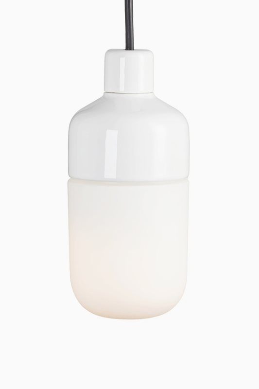 Ifö Electric Ohm Pendel Outdoor 100 höjd 215 mm, vit matt opalglas 3m svart gummikabel med stickpropp, IP44, E27, 40W