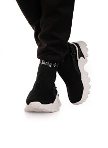 Dirty Chain Sneakers, Black N White