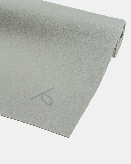Yogamatta Natural practice travel mat, Misty greige - Yogiraj