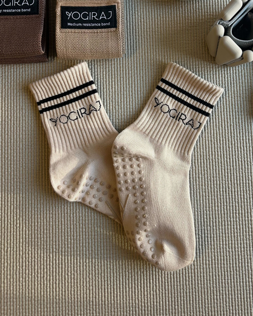 Pilatessockor Pilates grip socks i ekologisk bomull, Haze cream - Yogiraj