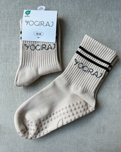 Pilatessockor Pilates grip socks i ekologisk bomull, Haze cream - Yogiraj