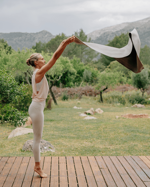 Yoga mat Natural practice travel mat long, Misty greige - Yogiraj