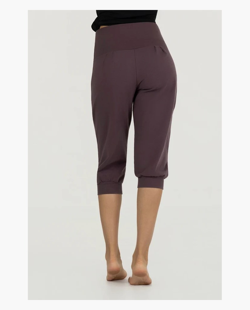 Yogabyxor Sukha Yoga Capri, Berry - Urban Goddess