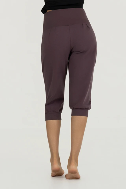 Yogabyxor Sukha Yoga Capri, Berry - Urban Goddess