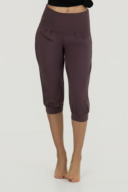 Yogabyxor Sukha Yoga Capri, Berry - Urban Goddess