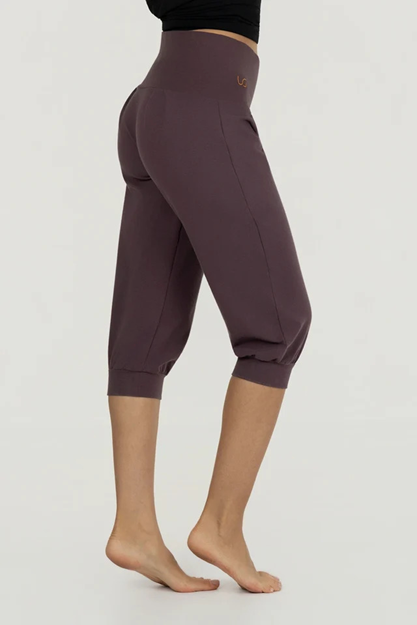 Yogabyxor Sukha Yoga Capri, Berry - Urban Goddess