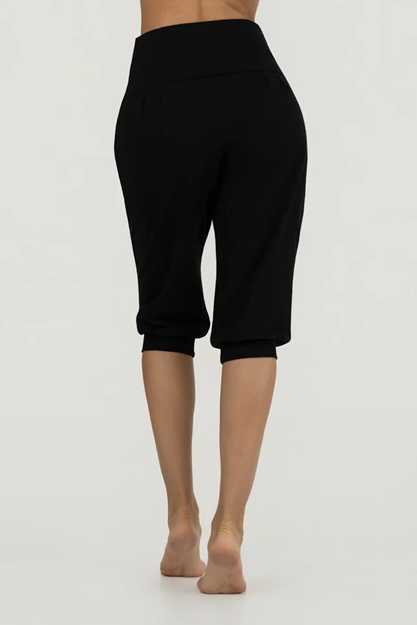 Yogabyxor Sukha Yoga Capri, Onyx Black - Urban Goddess