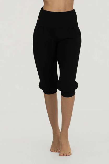 Yogabyxor Sukha Yoga Capri, Onyx Black - Urban Goddess