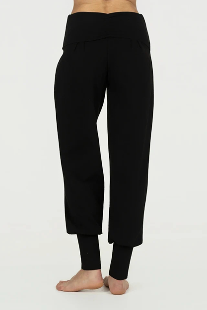 Yogabyxor Devi Yoga Pants, Onyx Black - Urban Goddess