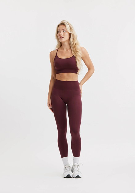 Signature Seamless Sports Bra Cherry Lacquer - Sport-BH Dam | Drop of Mindfulness