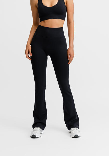 Seamless Flare Tights Black - Utsvängda Träningstights Dam | Drop of Mindfulness