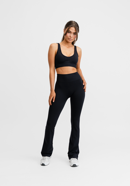 Seamless Flare Tights Black - Utsvängda Träningstights Dam | Drop of Mindfulness