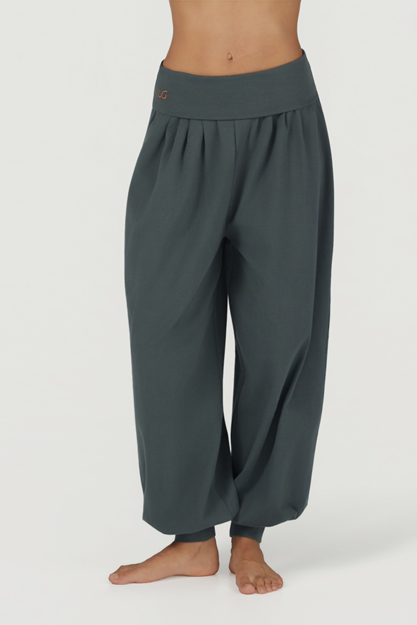 Rhea Pants - Harembyxor för Yoga Dam, Pinyon | Urban Goddess