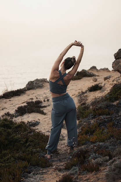 Rhea Pants - Harembyxor för Yoga Dam, Pinyon | Urban Goddess