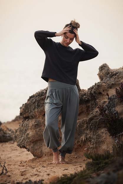 Rhea Pants - Harembyxor för Yoga Dam, Pinyon | Urban Goddess