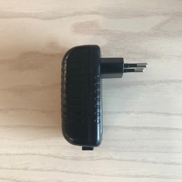 Horisontal plug-in driver LED 230V/12VDC 16W svart