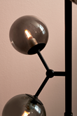 Atom Golvlampa, rökgrå