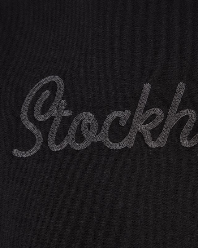 AIK Shop - HALVZIP SWEATER SKÖLD/STHLM - UNISEX - Officiell souvenirbutik