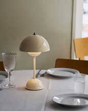 &Tradition Flowerpot Portable Lamp Vp9 Ivory