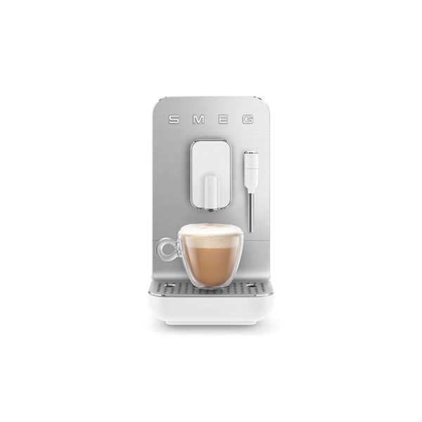 Espressomaskin m mjölkskummare Smeg mattvit