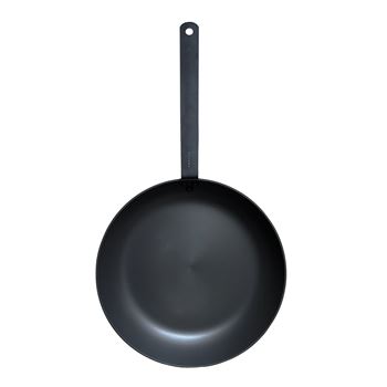 Stekpanna 28 cm kolstål Satake svart